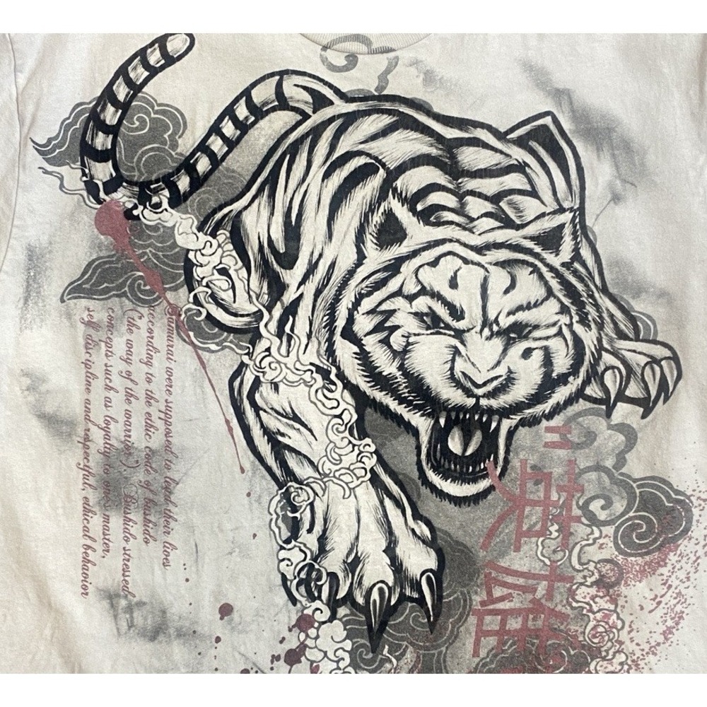 Y2K Streetwear Tiger Graphic T-Shirt XL Kanji Art White Cotton Tee